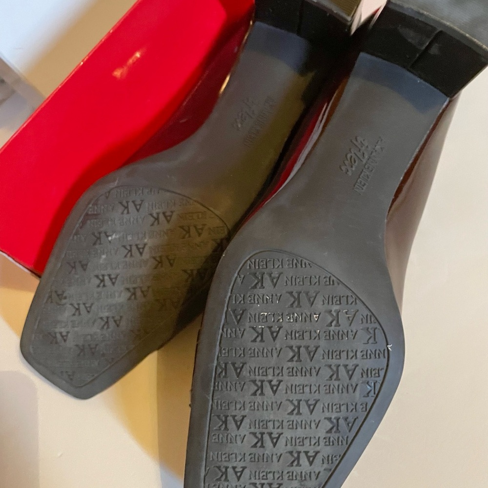 Anne Klein Women's Bronze Patent Pumps - Picture 4 of 5